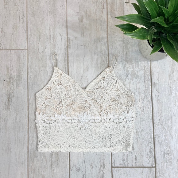 White lace crop top - Picture 1 of 3